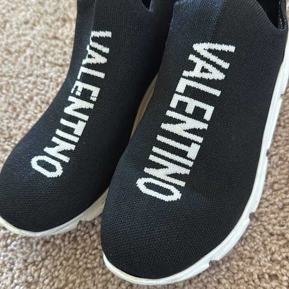Valentino Queenie Logo Slip-On Sneakers - Picture 5 of 10